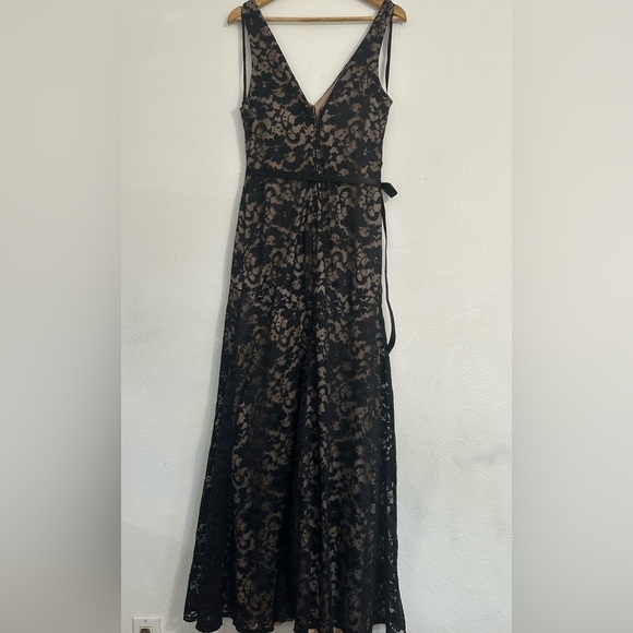 B. Smart Black and Tan Sleeveless V-Neck Party Dress - Picture 12 of 12